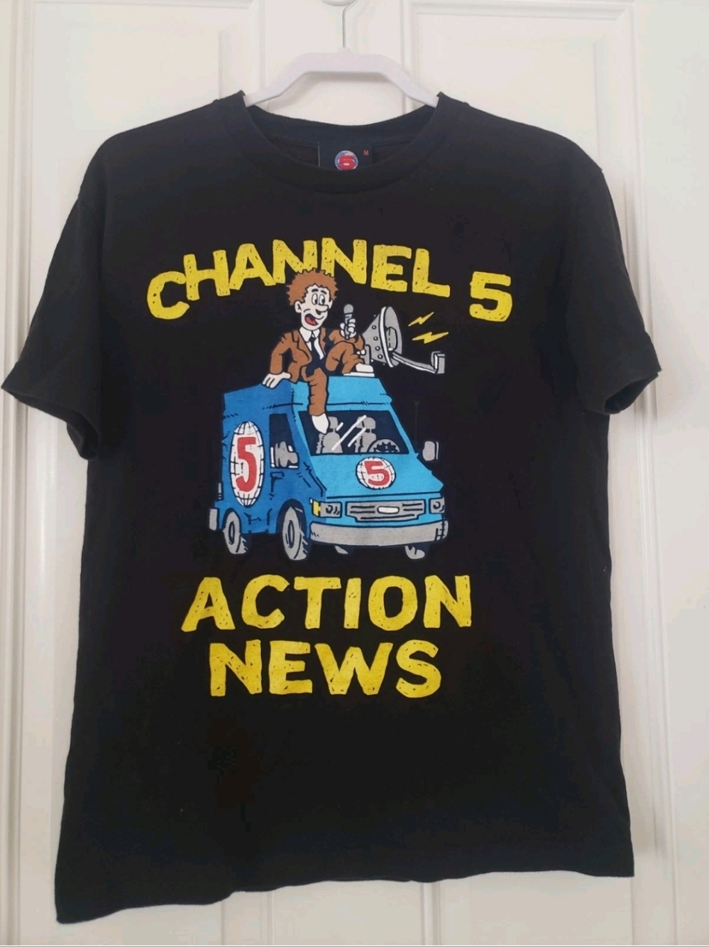 Channel 5 Action News Graphic Tee Men's Medium